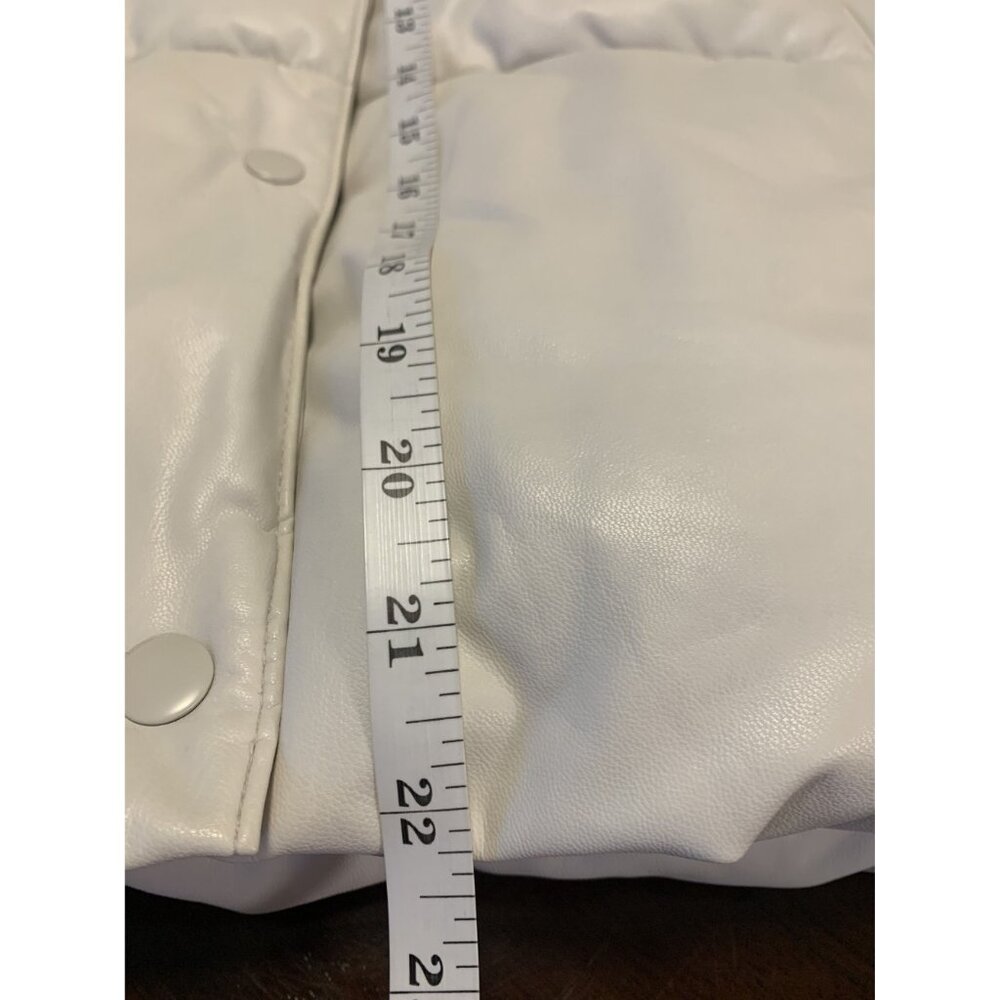 Old Navy White Faux Leather Puffer Vest XL Snap‎ Front - Picture 5 of 9